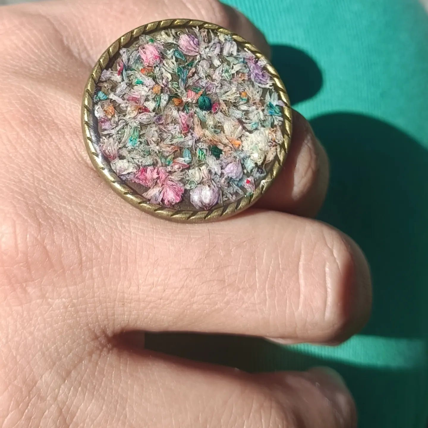 Ring „Geheimer Garten“ – Getrocknete Blumen in Harz eingeschlossen