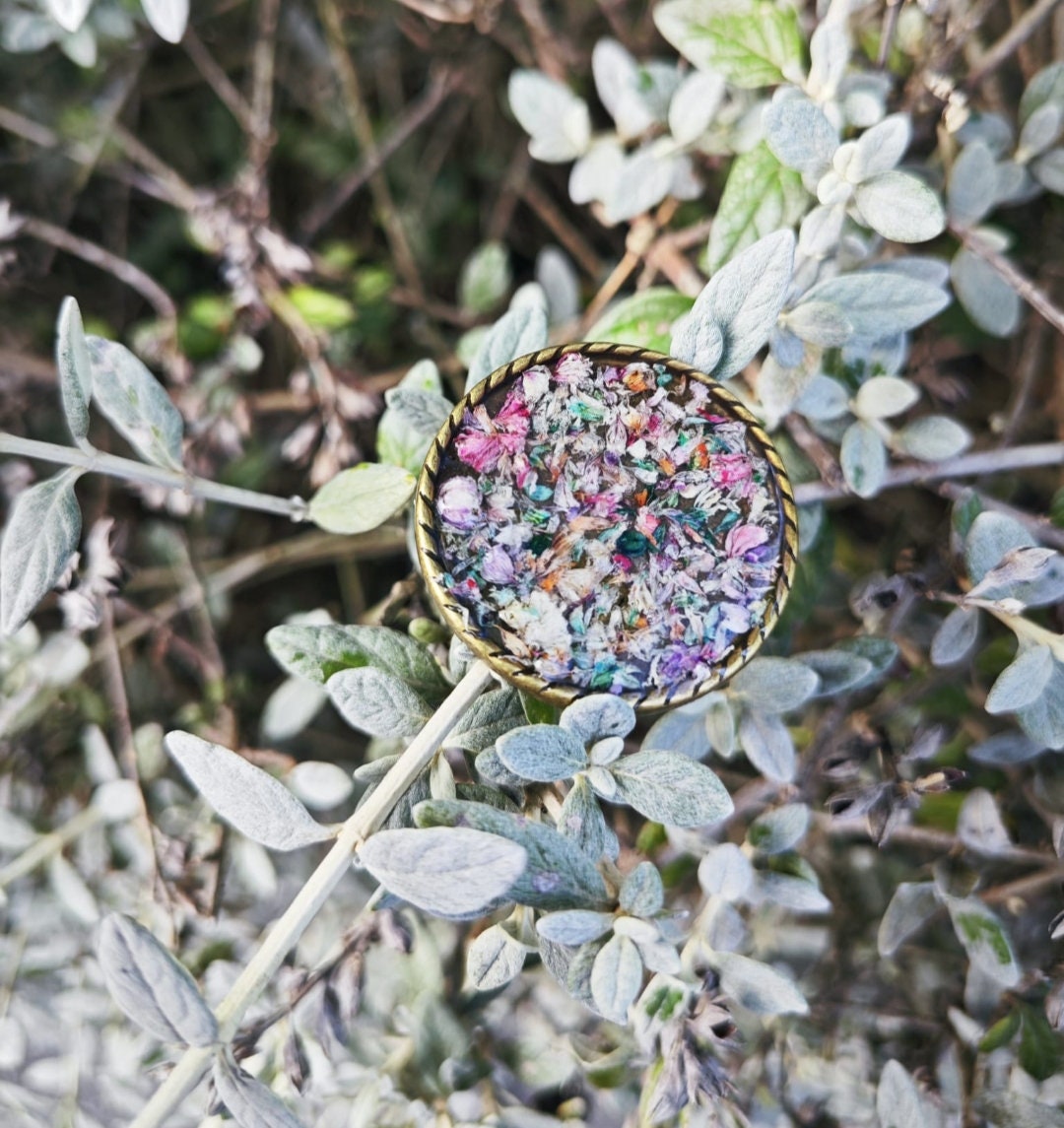 Ring „Geheimer Garten“ – Getrocknete Blumen in Harz eingeschlossen